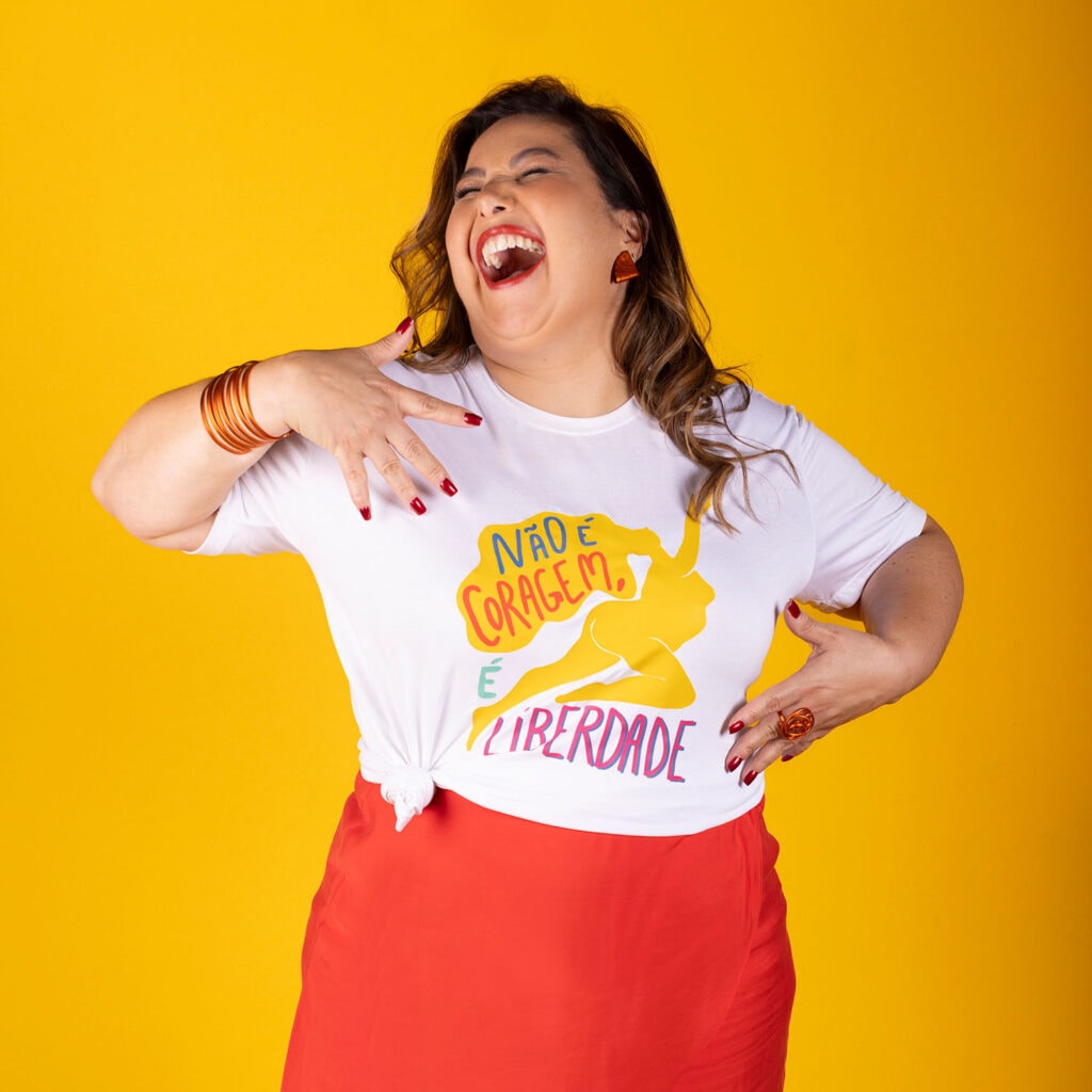 Camiseta Não é Coragem - Branca, Boxy Fit - Imagem 2