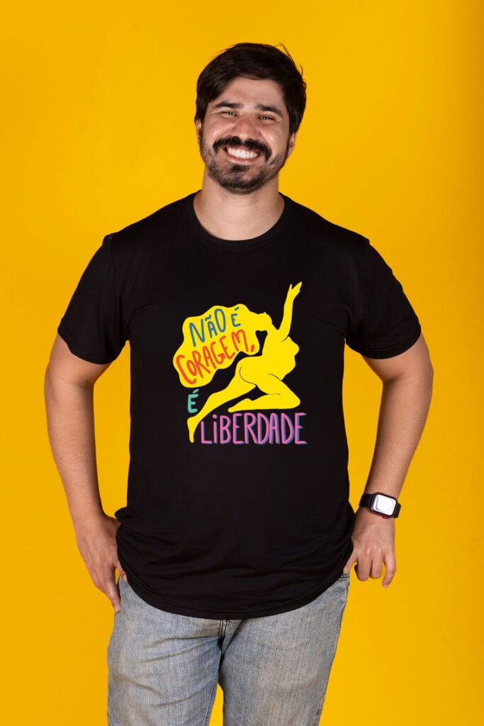 Camiseta Não é Coragem - Preta, Mais Longa - Imagem 2