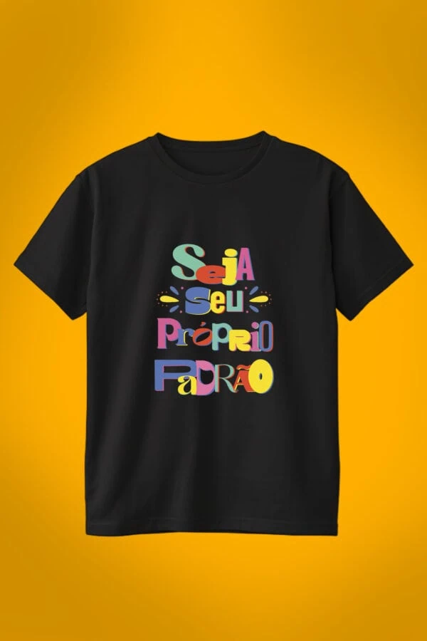 Camiseta Seja Seu Próprio Padrão preta, Mais Longa